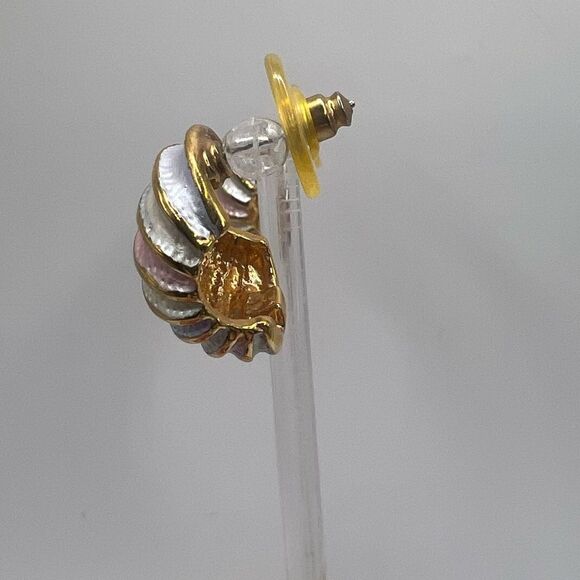 Vintage Pastel and Gold Tone Earrings - Picture 6 of 9